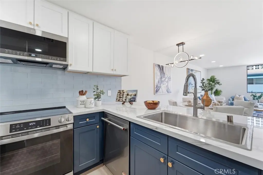 Condominium for sale at 1140 E Ocean Boulevard 109, Long Beach, CA featuring 1 bed and 1 bath