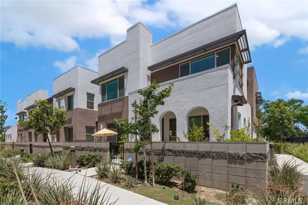 3560 E Peckham Paseo 1, Ontario, CA — listing photo 1