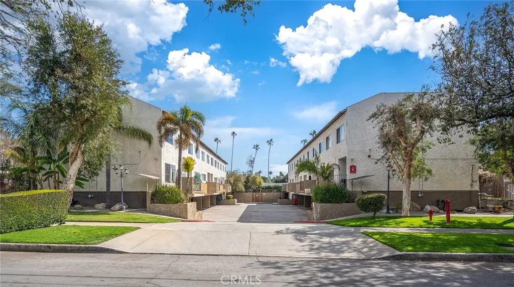 Residential Lease for rent at 620 N Mar Vista 6, Pasadena, Los Angeles County, CA featuring 3 beds and 2 baths