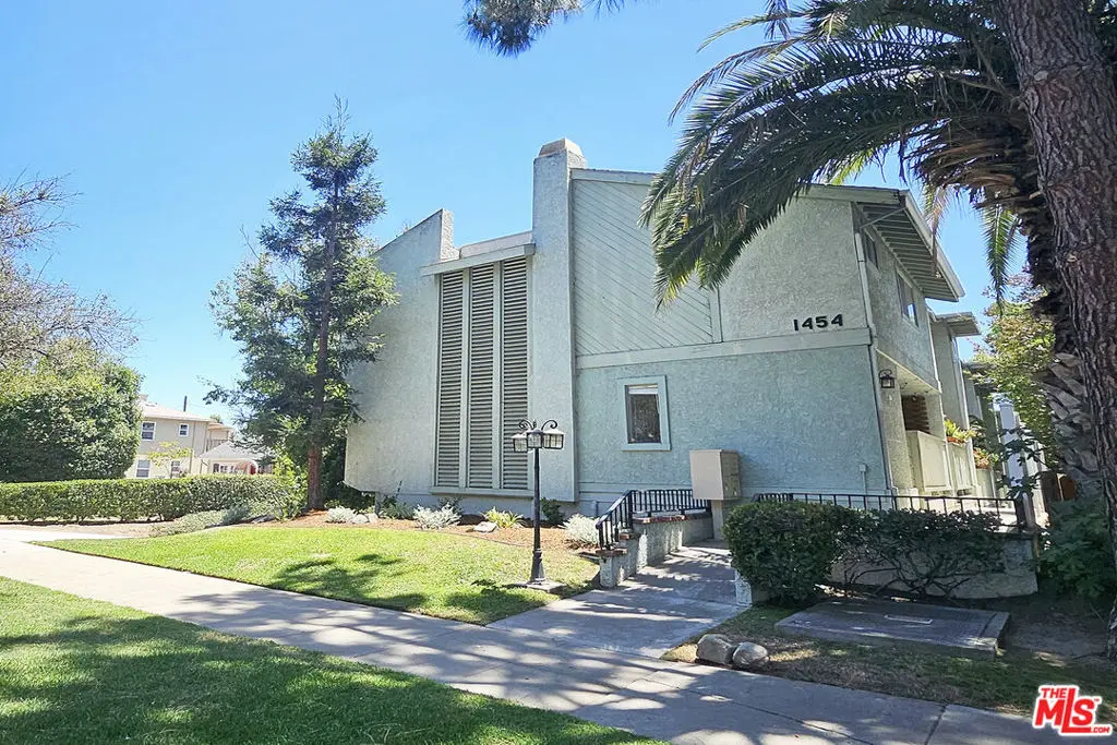 Condominium for rent at 1454 E Orange Grove Boulevard 1, Pasadena, CA featuring 3 beds and 3 baths