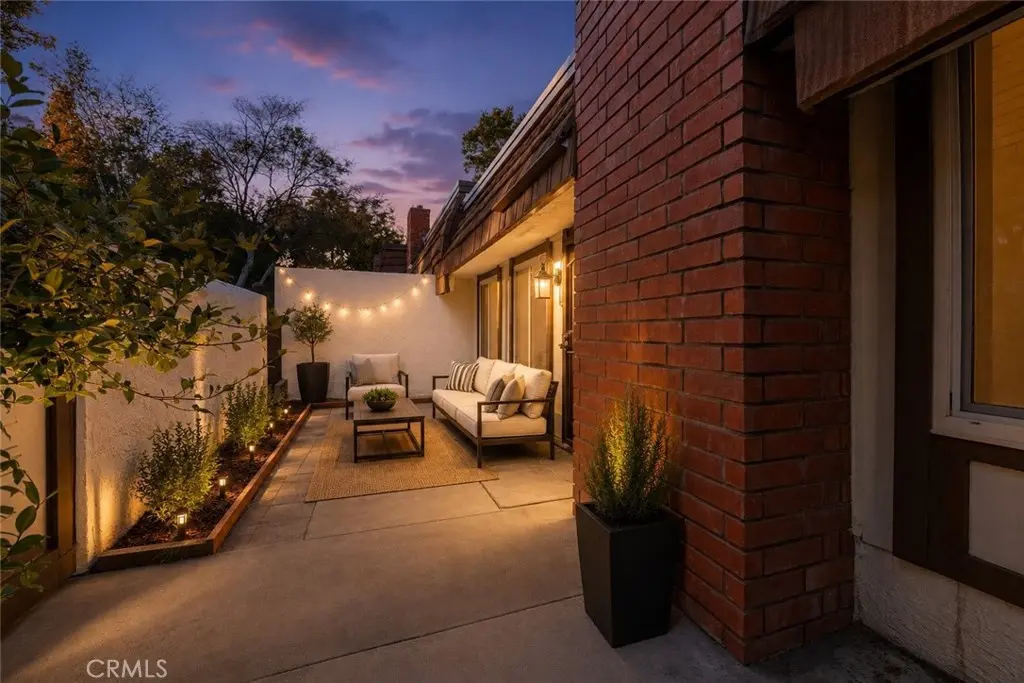 10055 Larwin 3, Chatsworth, CA — listing photo 1