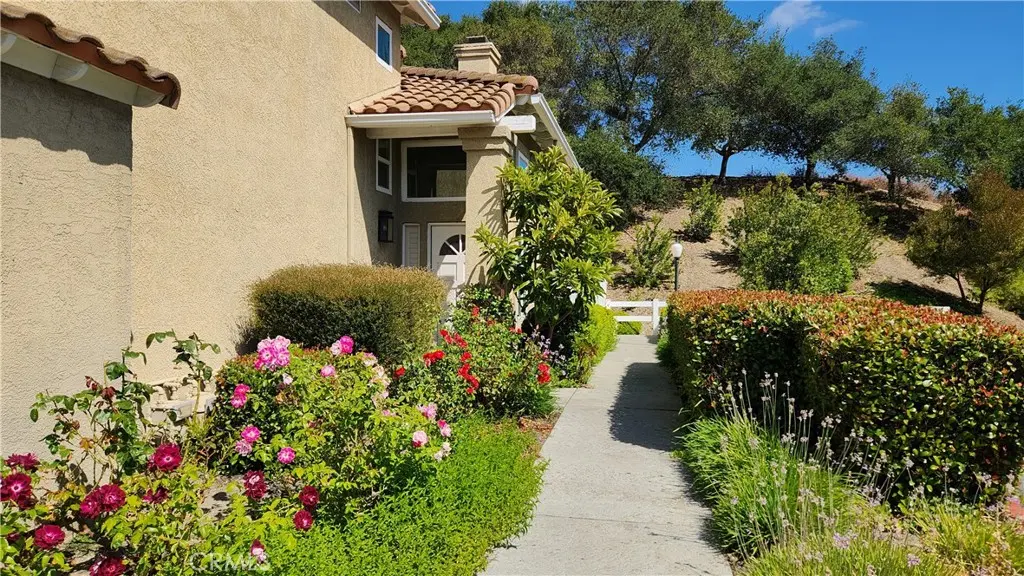 Condominium for sale at 27522 Jasmine, Mission Viejo, CA featuring 3 beds and 3 baths