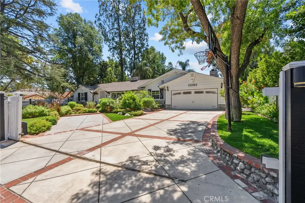23352 Ostronic, Woodland Hills, CA — listing photo 1