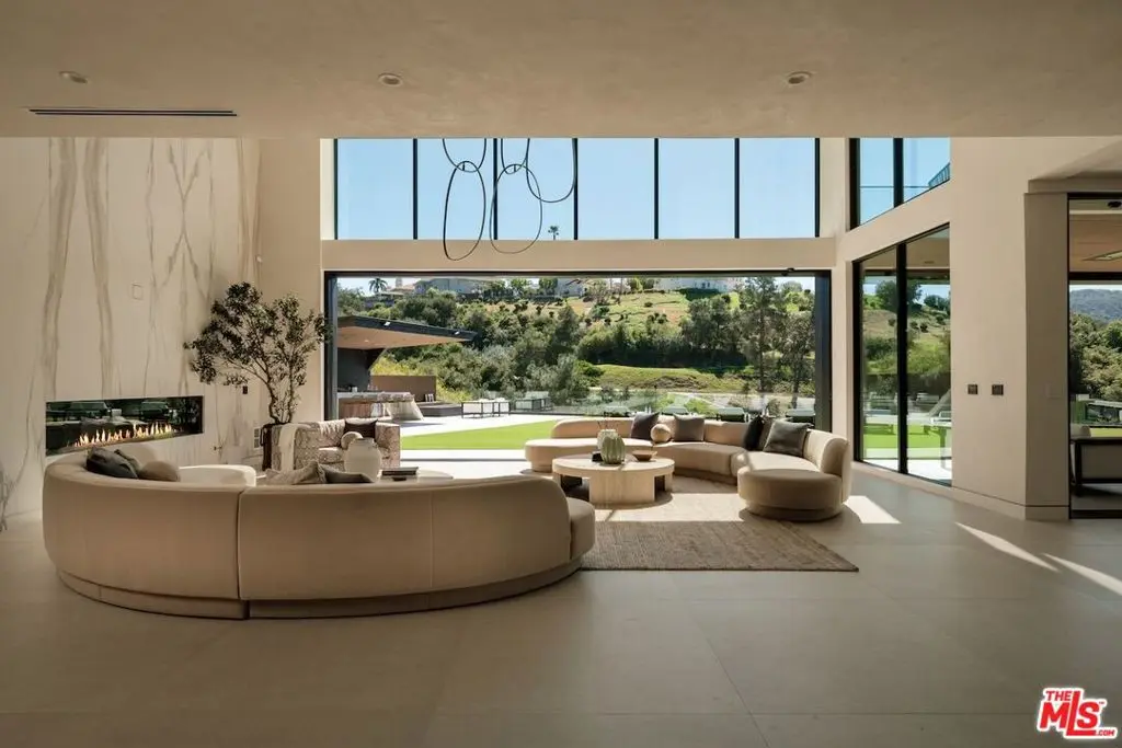 19378 Lemmer Drive, Tarzana, CA — listing photo 1