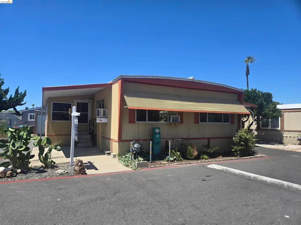 Manufactured In Park for sale at 3301 Buchanan, Antioch, CA featuring 2 beds and 2 baths
