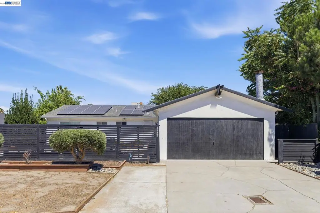 Single Family Residence for sale at 15940 Warfield Rd, Lathrop, CA featuring 3 beds and 2 baths
