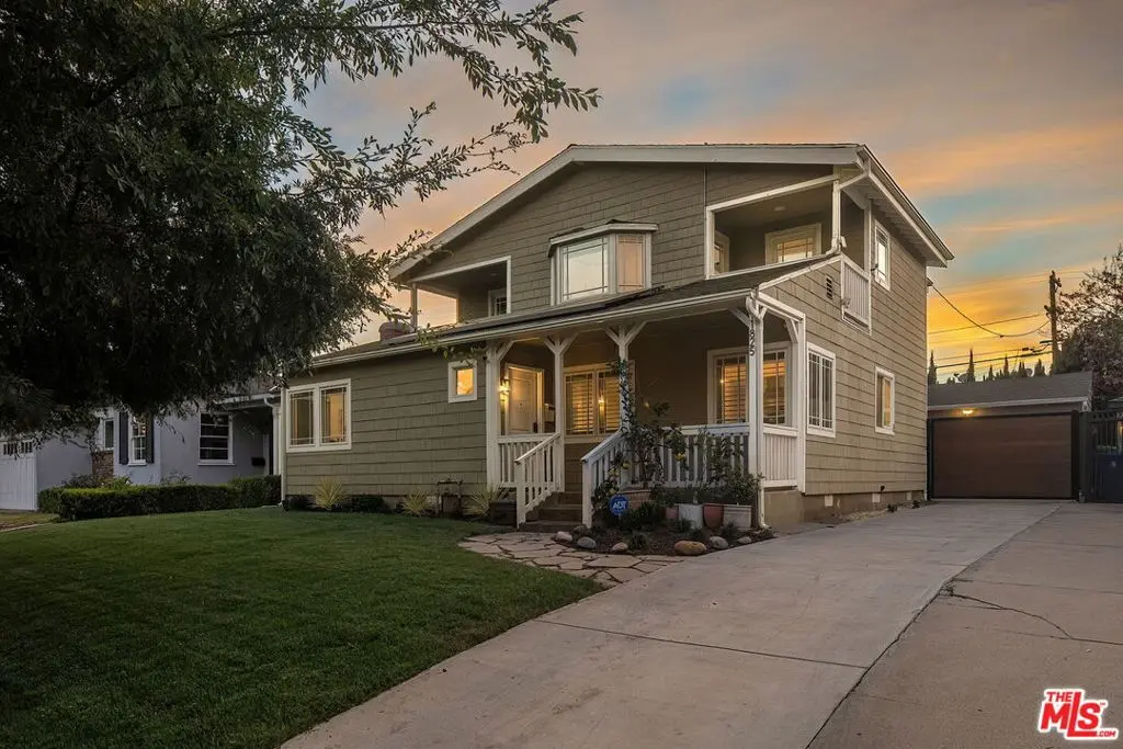 Single Family Residence for sale at 11825 Pacific Avenue, Los Angeles, CA featuring 5 beds and 2 baths