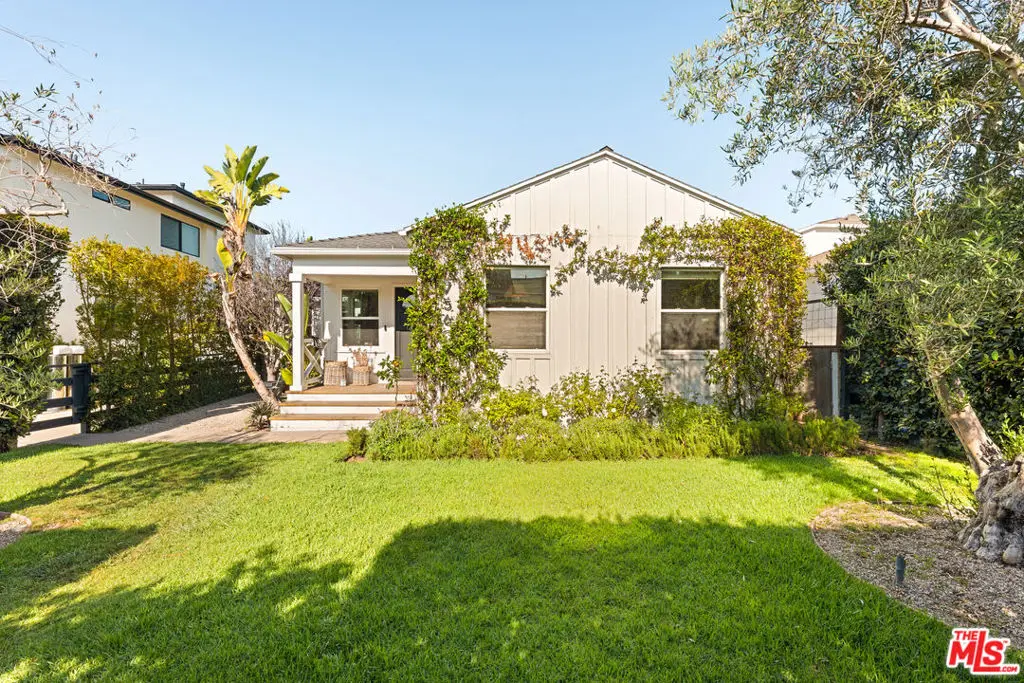 Residential Lease for rent at 7560 Mcconnell Avenue, Los Angeles, Los Angeles County, CA featuring 3 beds and 3 baths
