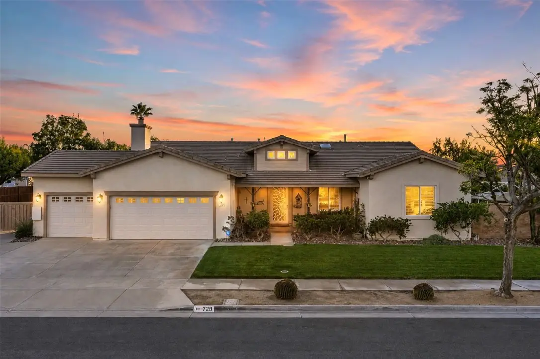 Single Family Residence for sale at 729 Smith, Hemet, CA featuring 4 beds and 3 baths