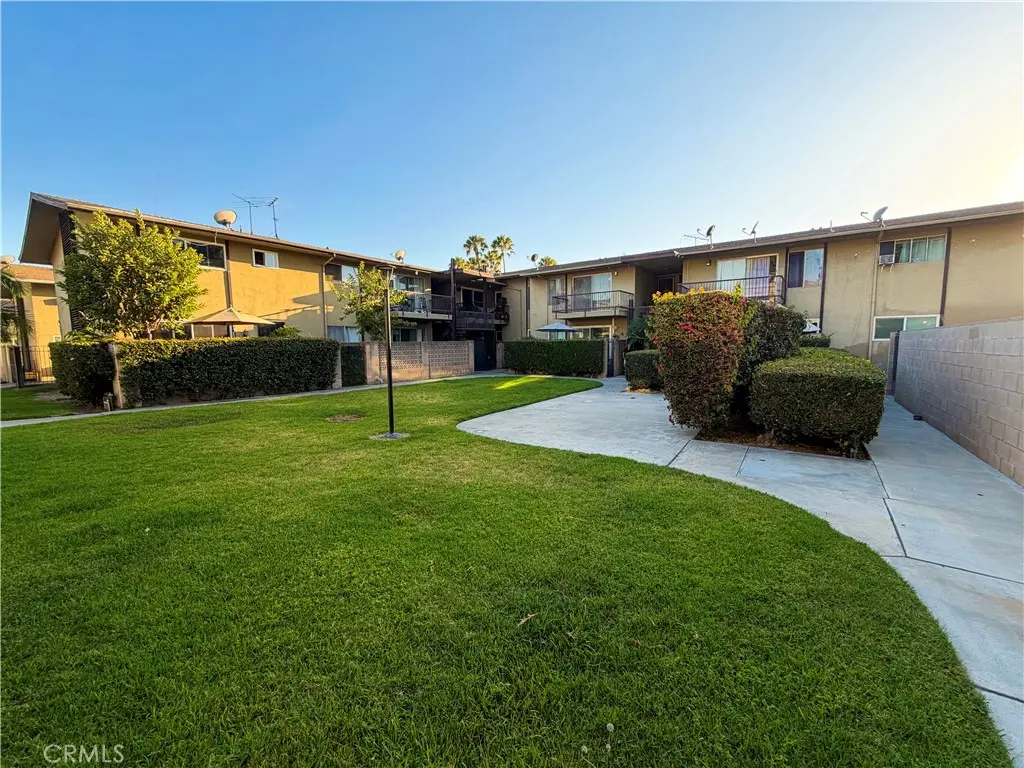 Condominium for sale at 1900 W Glenoaks Avenue, Anaheim, CA featuring 3 beds and 2 baths