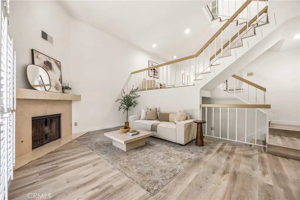 1931 E Huntington Dr F, Duarte, CA — listing photo 1
