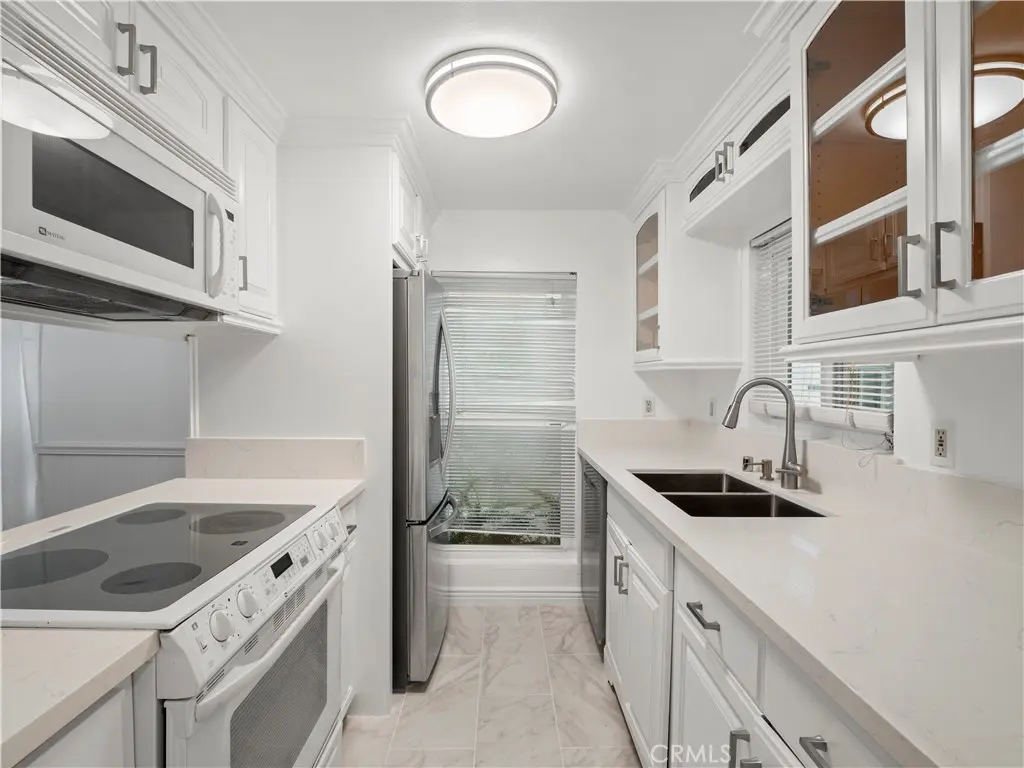 18411 Hatteras Street 138, Tarzana, CA — listing photo 1