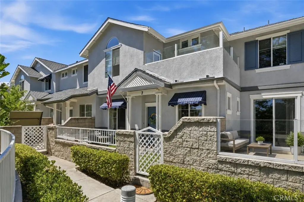 Townhouse for sale at 7 Coronado Cay, Aliso Viejo, CA featuring 3 beds and 3 baths