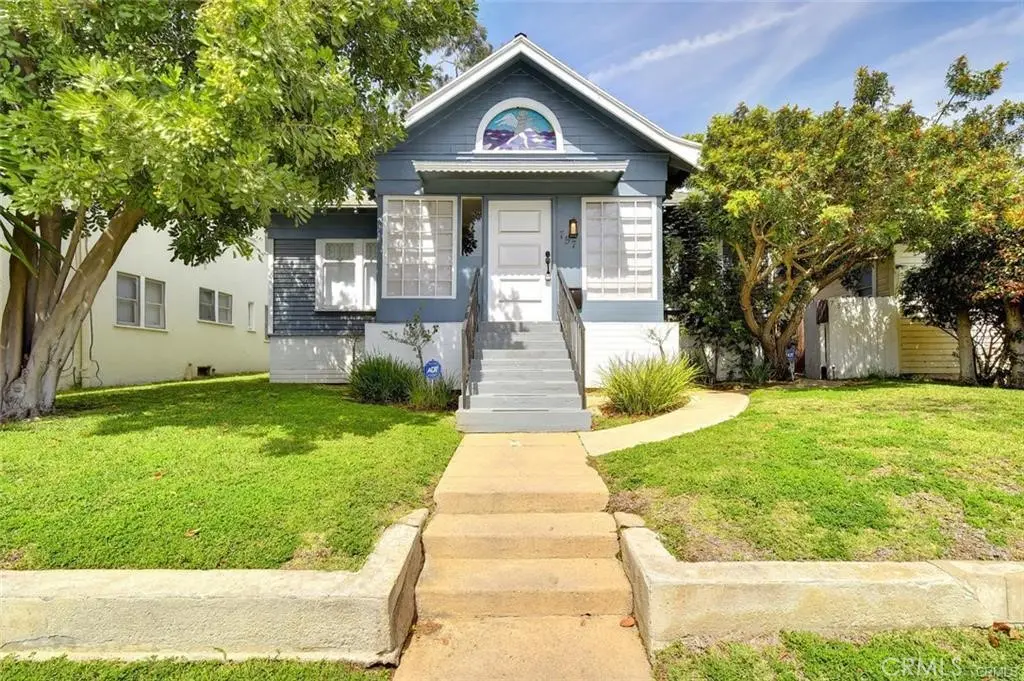 Duplex for rent at 757 N Loma Vista, Long Beach, CA featuring 3 beds and 2 baths