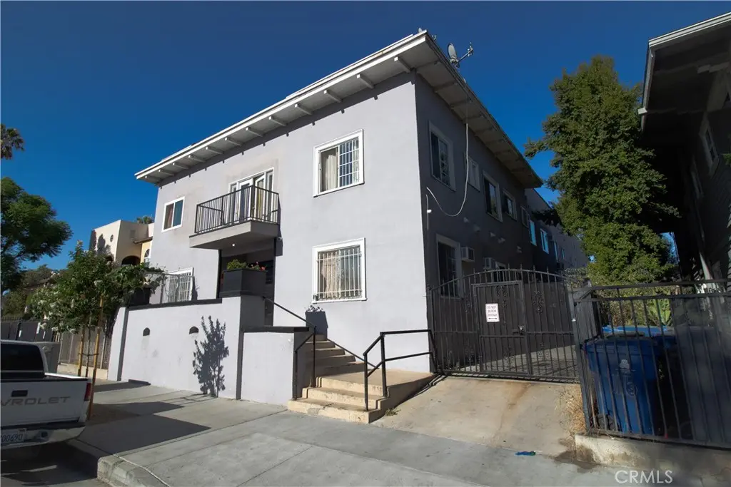 Residential Lease for rent at 1112 Elden Avenue 4, Los Angeles, Los Angeles County, CA featuring 2 beds and 1 bath