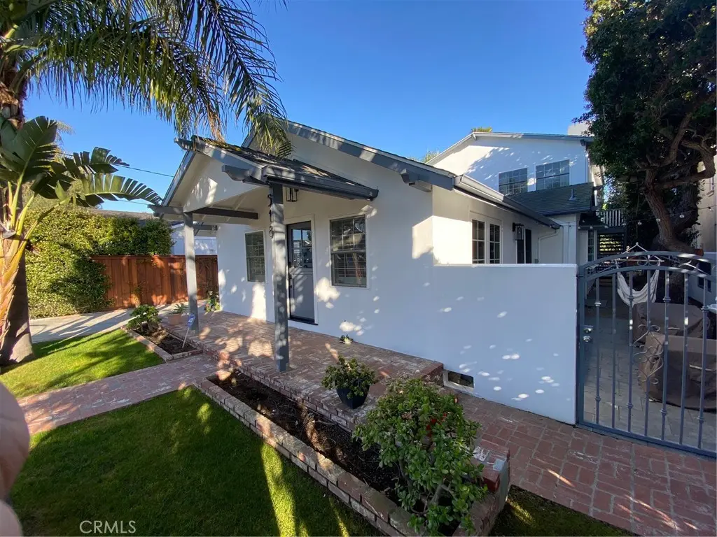 Single Family Residence for rent at 518 Westminster Avenue, Newport Beach, CA featuring 3 beds and 2 baths