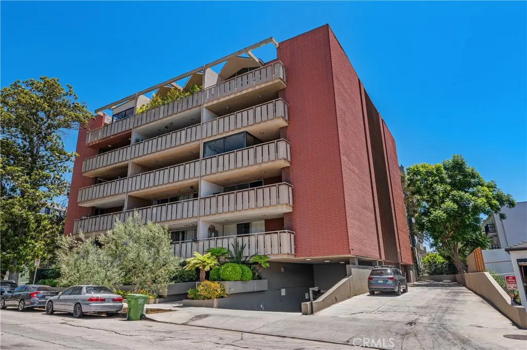 Condominium for sale at 11044 Ophir 403, Los Angeles, CA featuring 1 bed and 2 baths