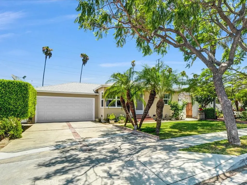 Single Family Residence for sale at 5072 Gardenia, Long Beach, CA featuring 3 beds and 2 baths