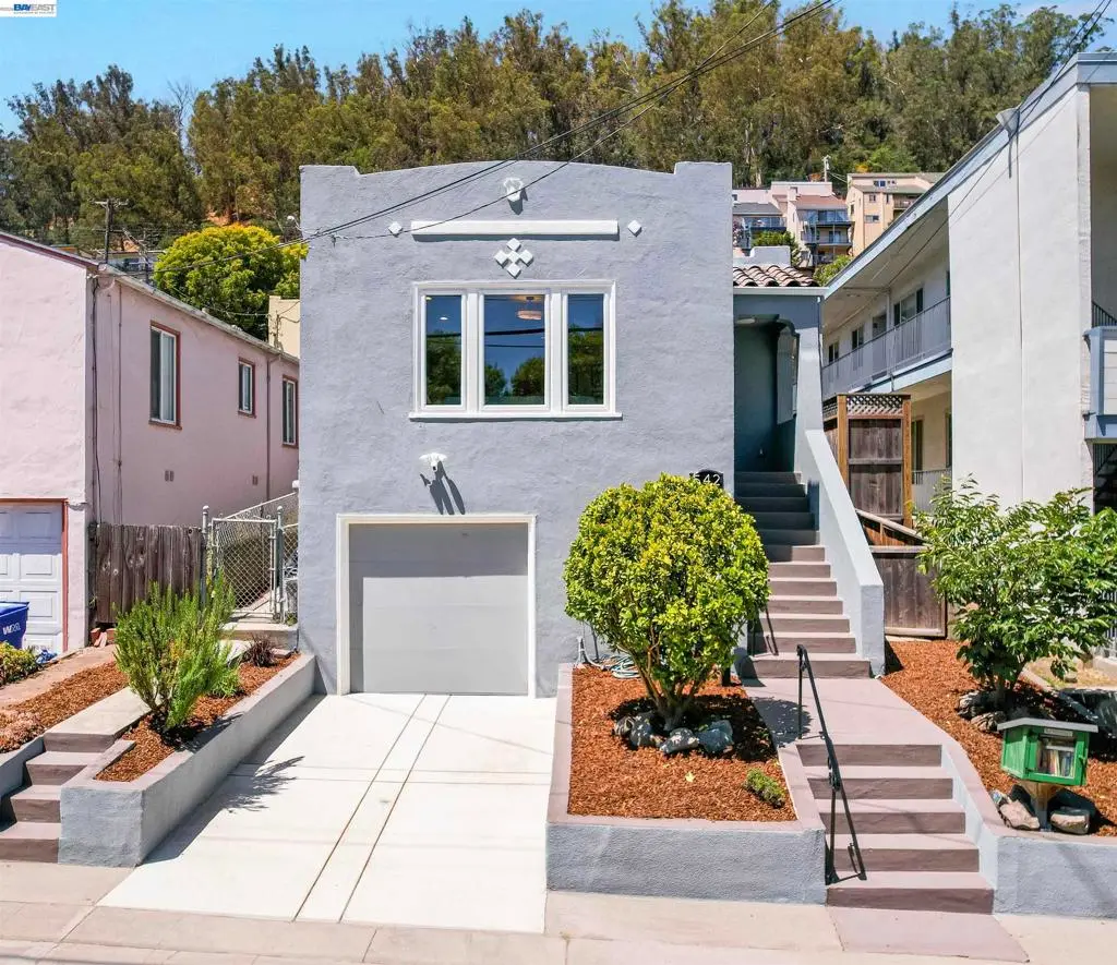 Single Family Residence for sale at 542 Adams St, Albany, CA featuring 2 beds and 2 baths