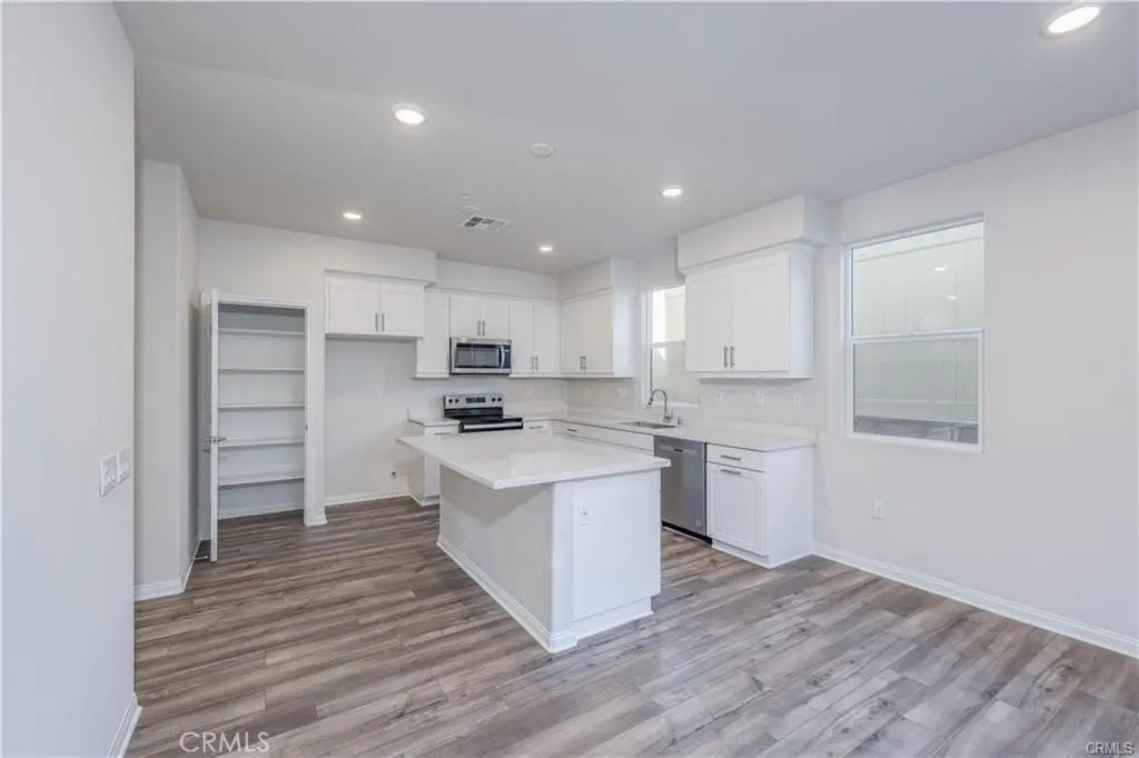 Single Family Residence for rent at 466 Meyer Place, Upland, CA featuring 3 beds and 3 baths