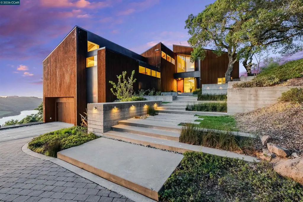 Single Family Residence for sale at 240 Tappan Ln, Orinda, CA featuring 6 beds and 6 baths