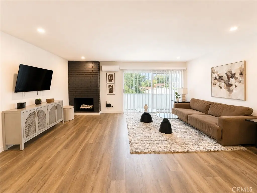 2449 N Beachwood Drive 10, Hollywood Hills, CA — listing photo 1