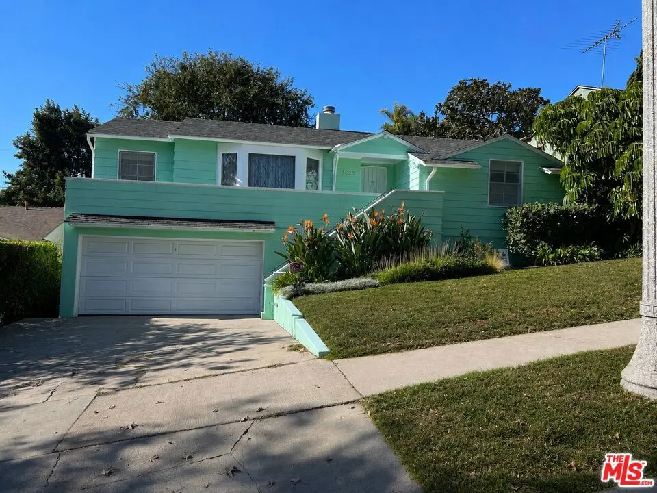 Residential Lease for rent at 2625 Cardiff Avenue, Los Angeles, Los Angeles County, CA featuring 3 beds and 2 baths