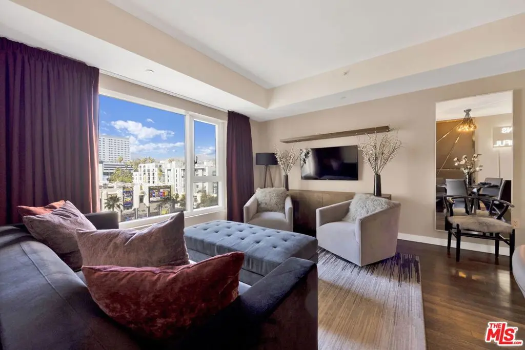 Condominium for sale at 6250 Hollywood Boulevard 6F, Los Angeles, CA featuring 1 bed and 2 baths