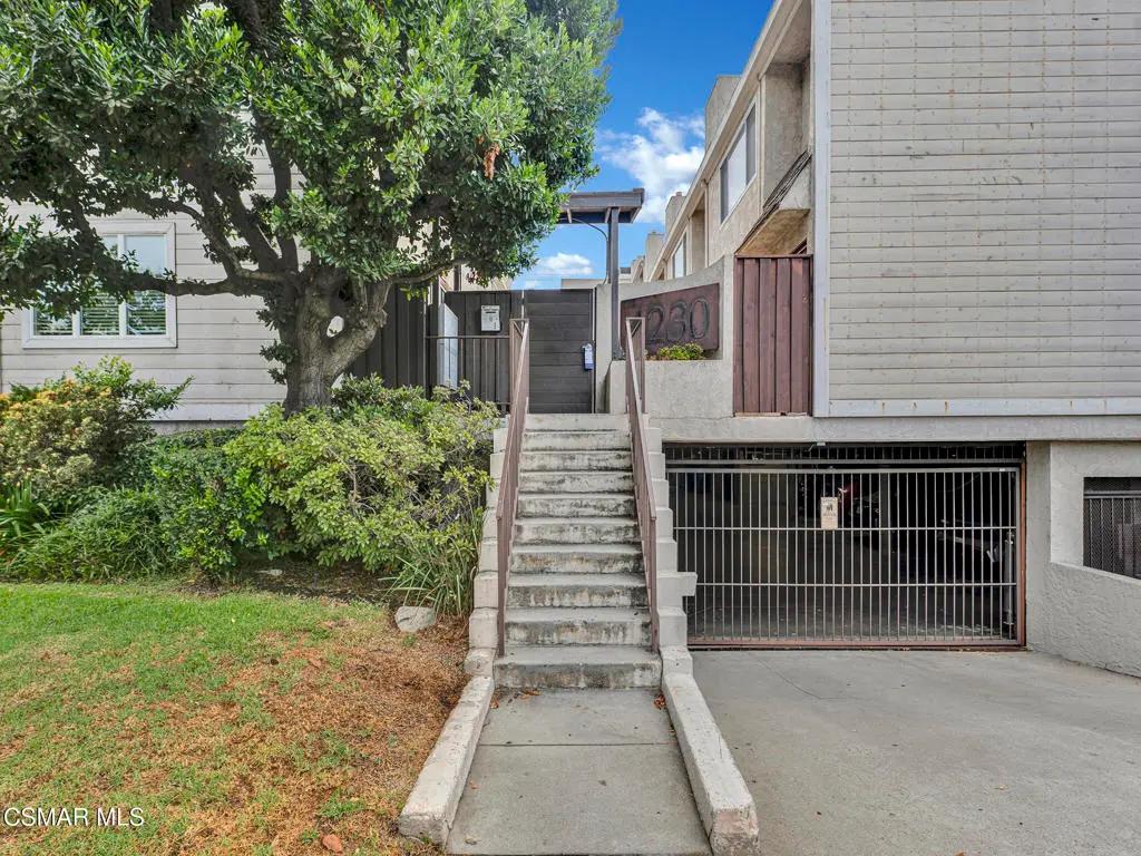 4230 Whitsett Avenue 9, Studio City, CA — listing photo 1