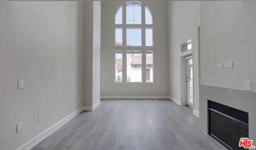 Residential Lease for rent at 6220 W 3rd Street 420, Los Angeles, Los Angeles County, CA featuring 3 beds and 3 baths