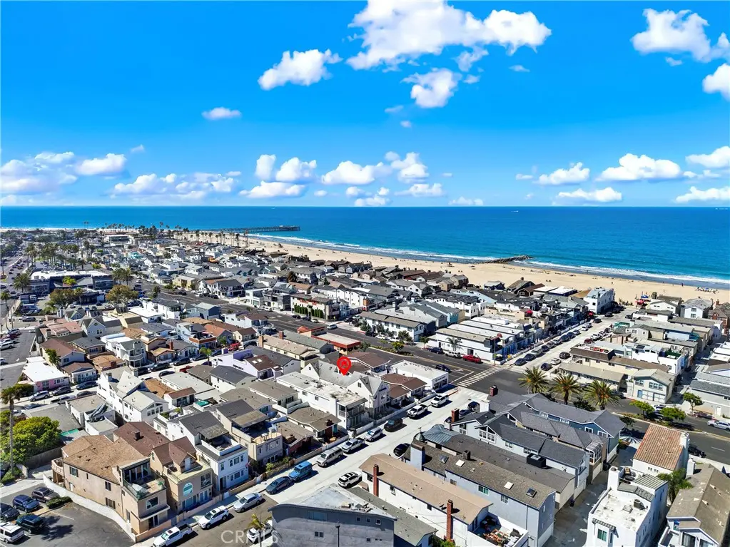Duplex for rent at 206 30th 1/2, Newport Beach, CA featuring 3 beds and 4 baths