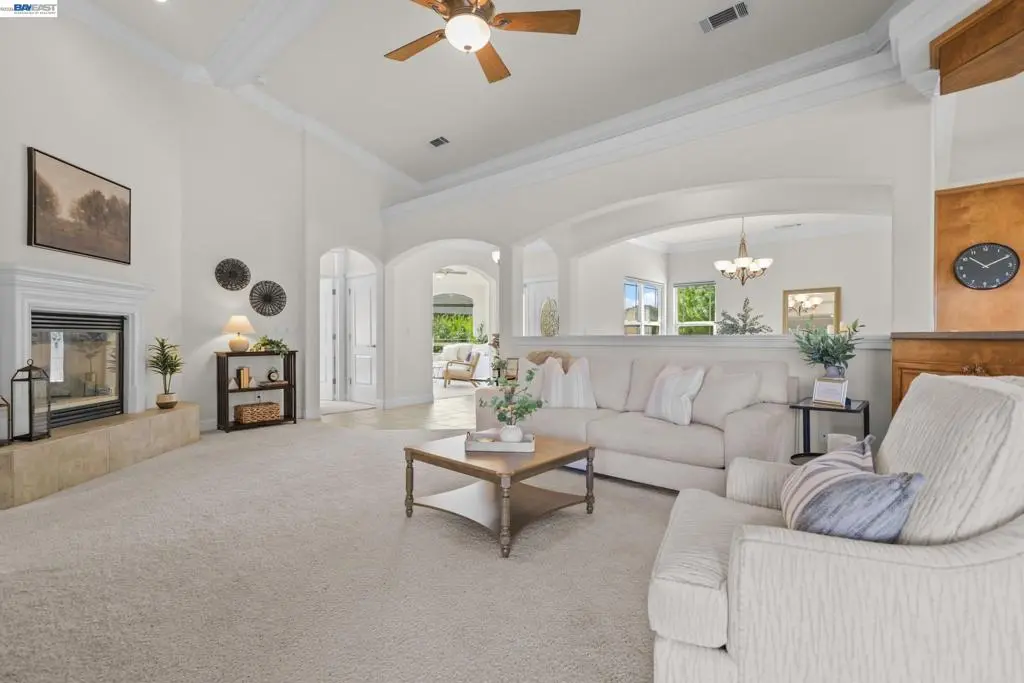 2110 Cadjew St, Redding, CA — listing photo 1