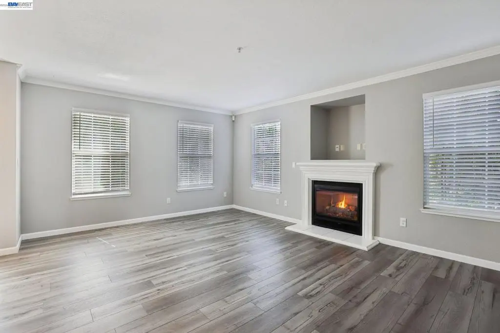 Condominium for sale at 2159 Walsingham Ct 62, Tracy, CA featuring 3 beds and 3 baths