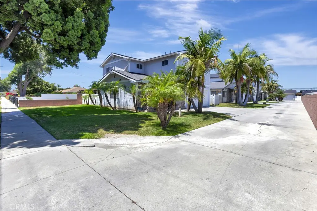 Quadruplex for sale at 12725 Barlin Avenue, Downey, CA