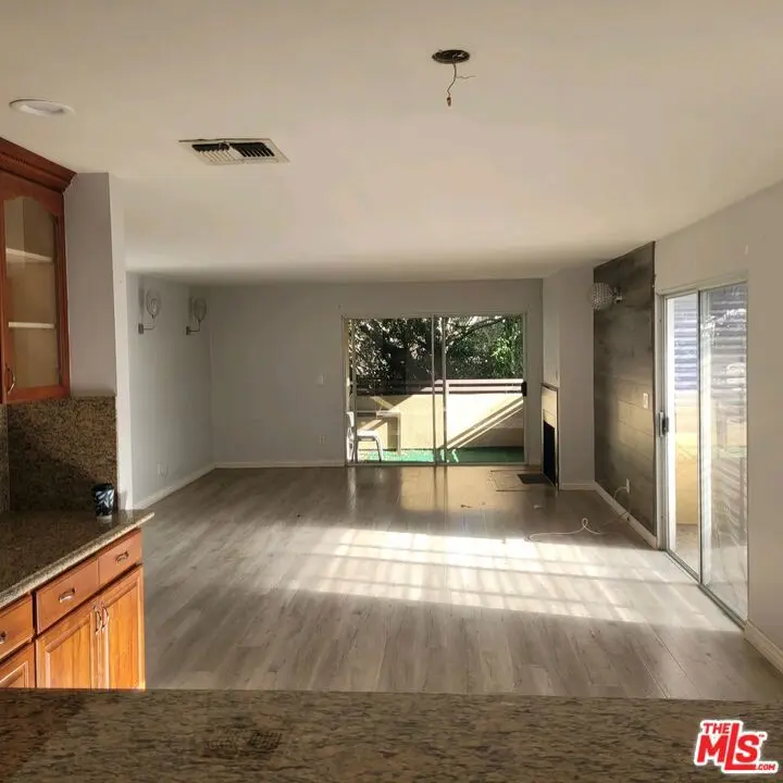 Residential Lease for rent at 1200 S Shenandoah Street 106, Los Angeles, Los Angeles County, CA featuring 2 beds and 2 baths