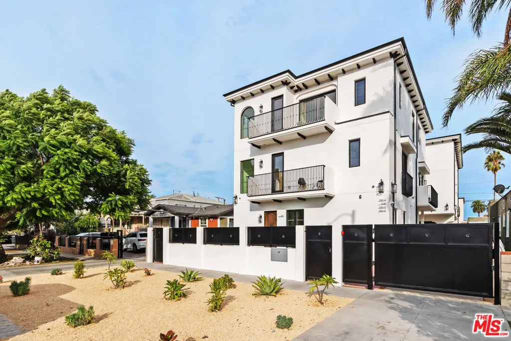 Residential Income for sale at 2324 S Dunsmuir Avenue, Los Angeles, CA featuring 20 beds and 21 baths