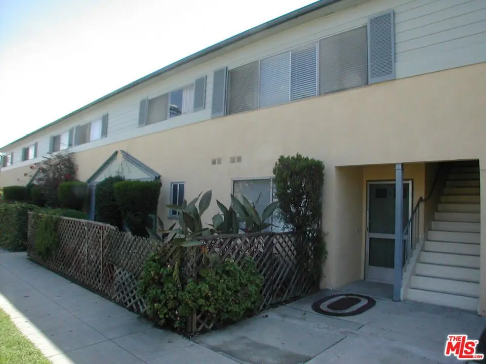 Residential Lease for rent at 3603 MENTONE Avenue 6, Los Angeles, Los Angeles County, CA featuring 1 bed and 1 bath