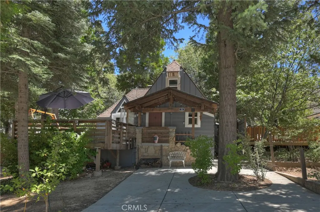 311 Hemlock, Lake Arrowhead, CA — listing photo 1