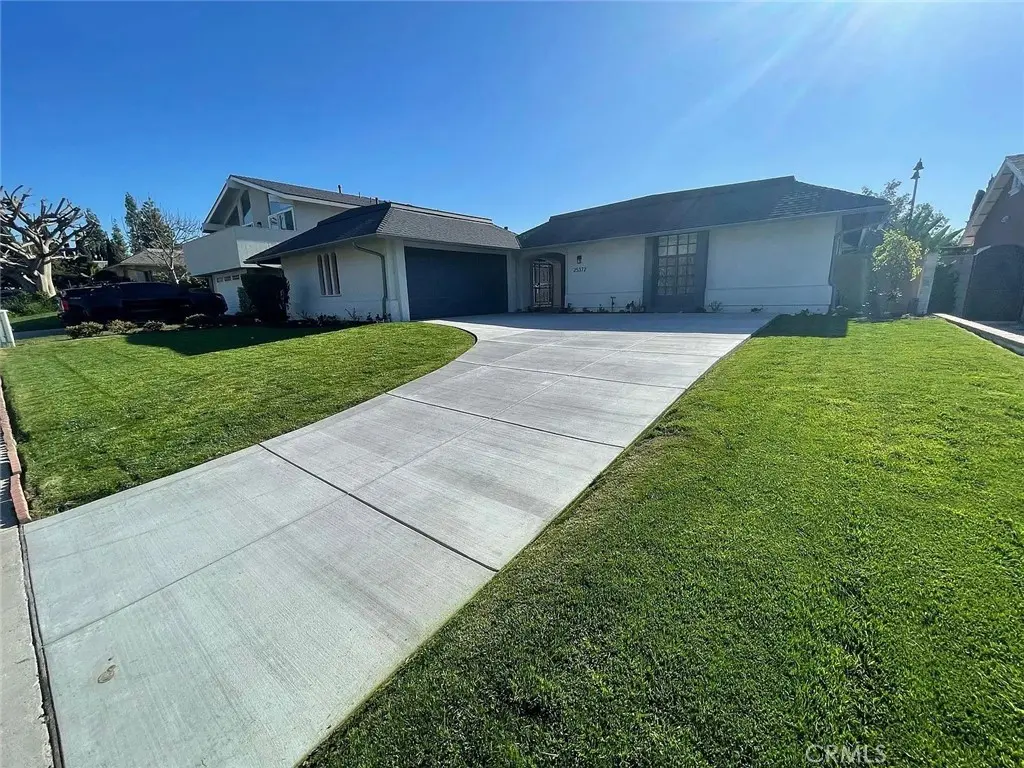 Single Family Residence for rent at 25372 Pacifica Avenue, Mission Viejo, CA featuring 4 beds and 2 baths