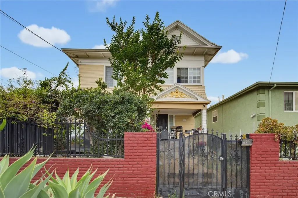 Duplex for sale at 1107 S Mariposa Avenue, Los Angeles, CA