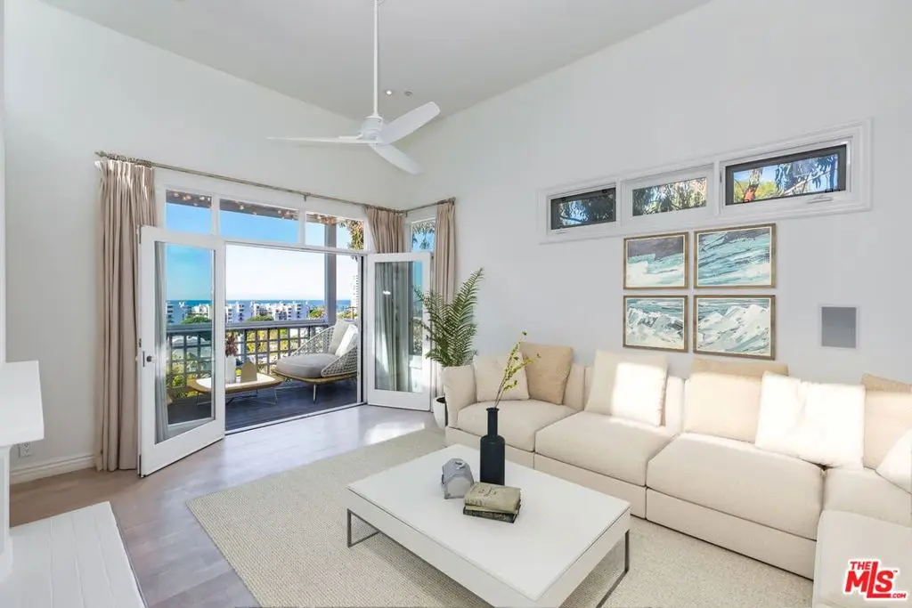 Residential Lease for rent at 3019 3RD Street 404, Santa Monica, Los Angeles County, CA featuring 2 beds and 2 baths