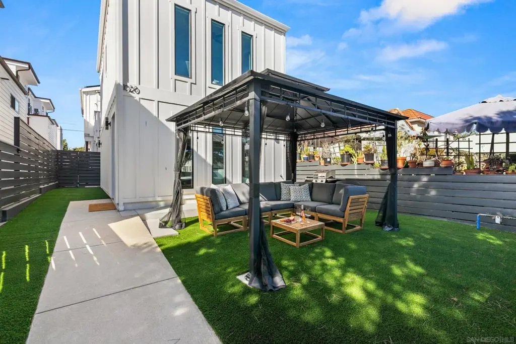 Single Family Residence for rent at 1020 Beryl Street, San Diego, CA featuring 2 beds and 2 baths