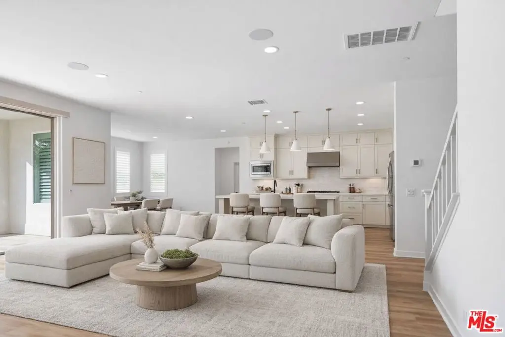 Residential Lease for rent at 18130 Radiance Lane, Santa Clarita, Los Angeles County, CA featuring 5 beds and 4 baths