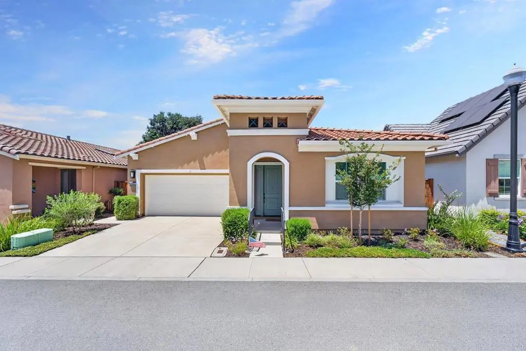 Single Family Residence for sale at 2006 Red Oak Drive, Hollister, CA featuring 2 beds and 2 baths