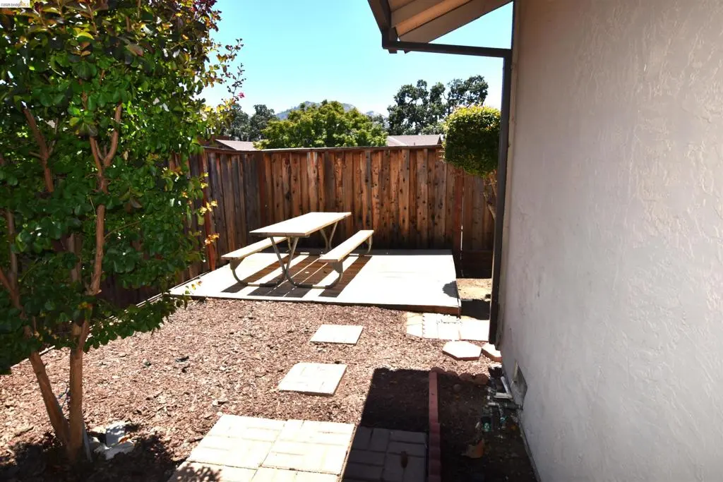 Single Family Residence for sale at 5551 Guadalupe Ct, Concord, CA featuring 3 beds and 2 baths