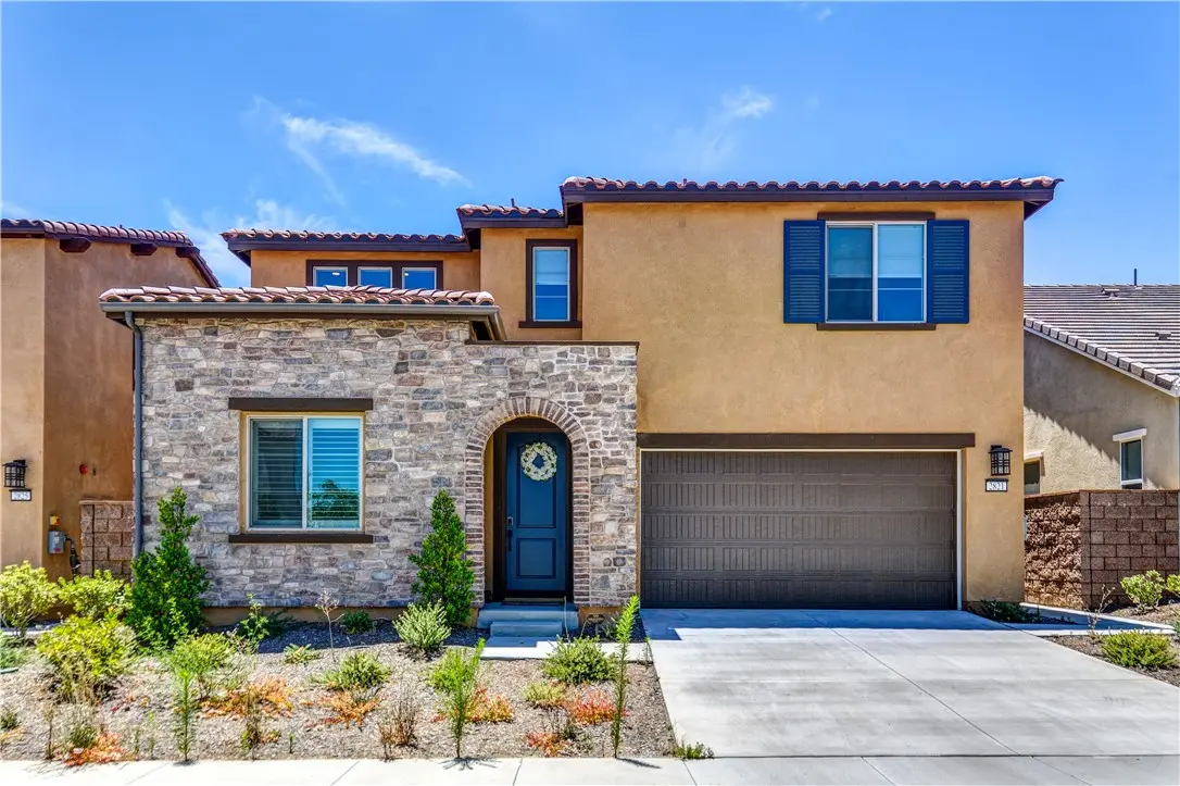 Single Family Residence for sale at 2821 Bridgetide Rd, Corona, CA featuring 5 beds and 5 baths
