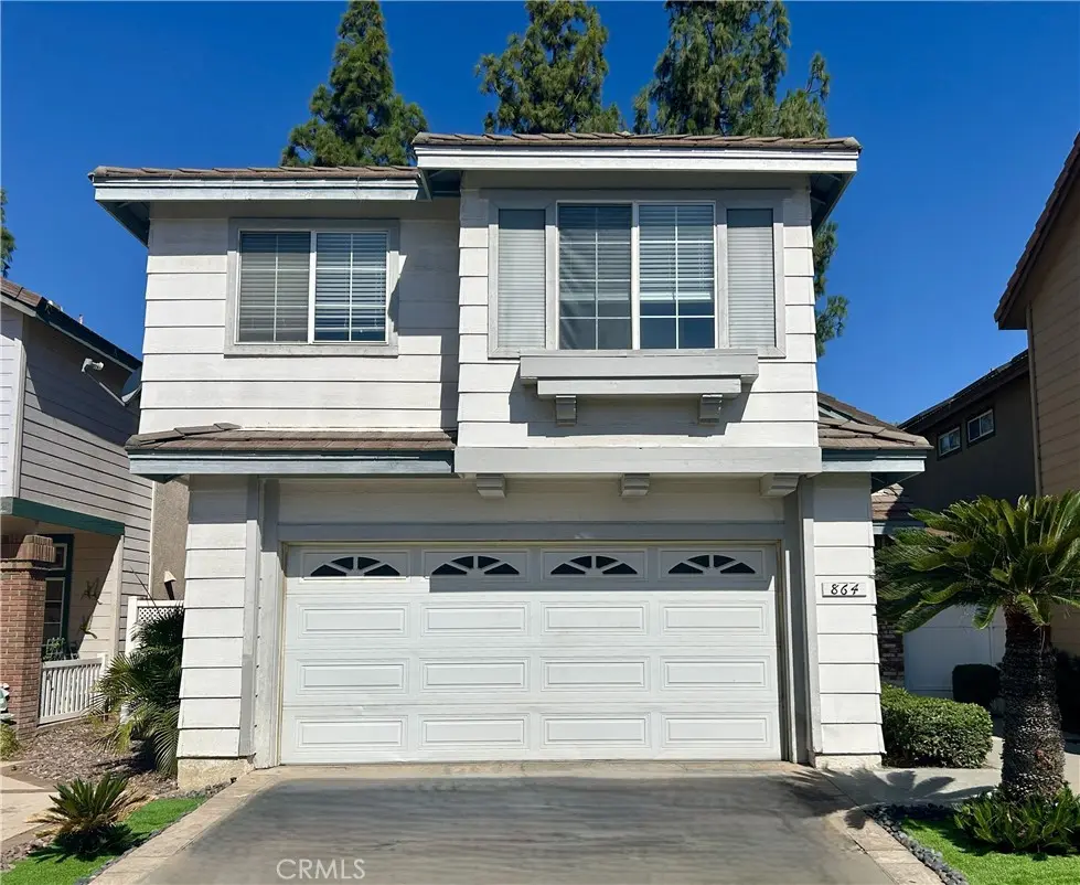 Residential Lease for rent at 864 Bramble, Corona, Riverside County, CA featuring 3 beds and 3 baths