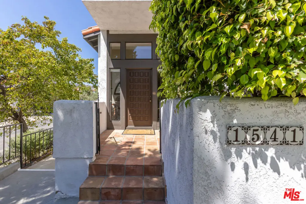 1541 Palisades Drive, Pacific Palisades, CA — listing photo 1