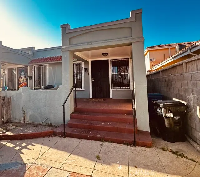 Residential Lease for rent at 1221 W 59th, Los Angeles, Los Angeles County, CA featuring 2 beds and 1 bath