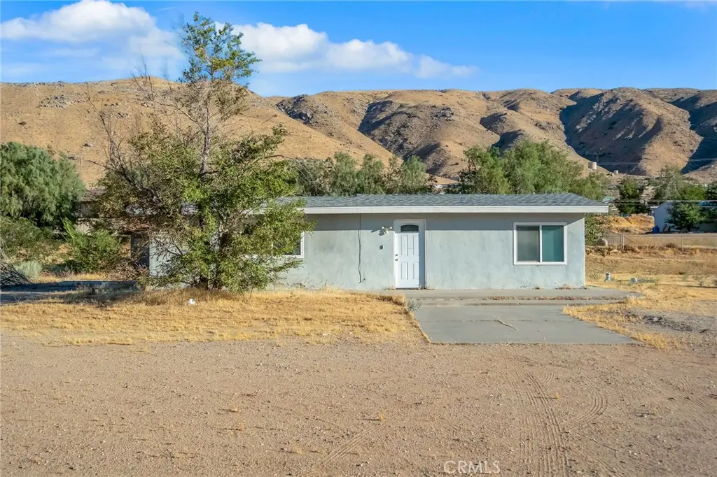 9376 Flora Vista, Apple Valley, CA — listing photo 1